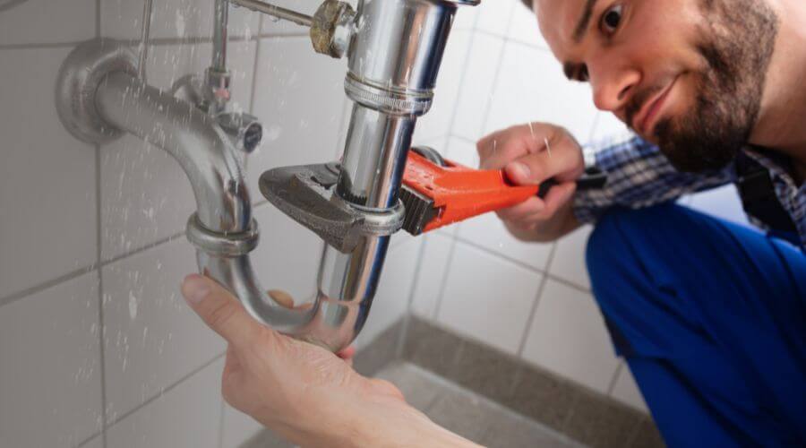 Expert burst pipe repair services in Dozier, AL